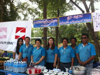 กปภ.สาขาชุมพวงร่วมแจกน้ำดื่มในงานทอดกฐิน วัดป่าประชาชื่น