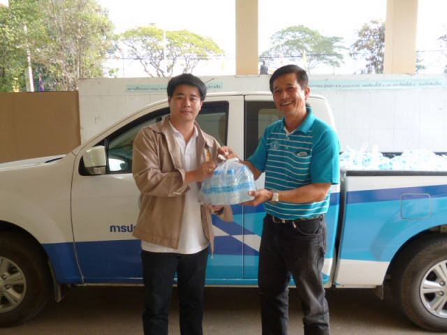 กปภ.สาขาแม่แตง โดย นายกฤช เกษจรัล ผู้จัดการการประปาส่วนภูมิภาคสาขาแม่แตง นำน้ำดื่มขวดจำนวน 1500 ขวด มอบให้ที่ว่าการอำเภอแม่แตง ต.สันมหาพน อ.แม่แตง จ.เชียงใหม่