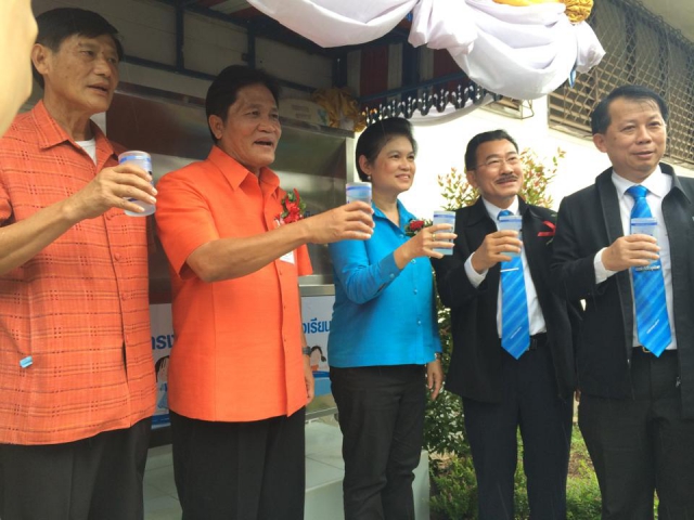 กปภ.คืนความสุข มอบตู้ทำน้ำเย็นเพื่อเด็ก ๆ