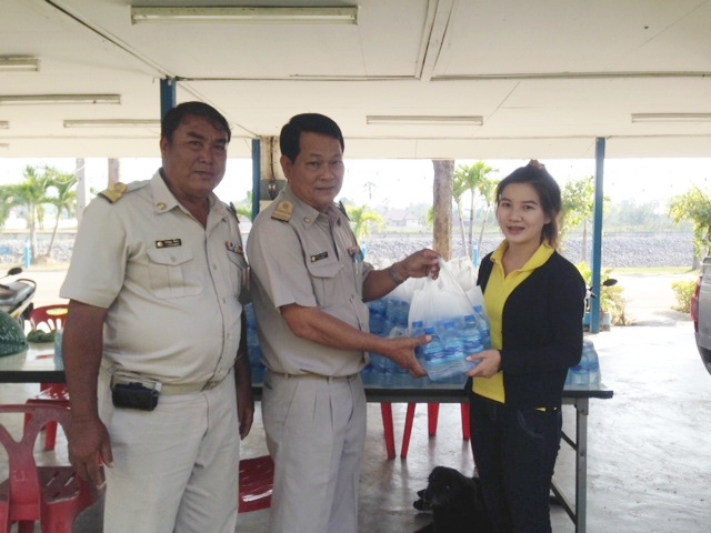 การประปาส่วนภูมิภาคสาขาเพชรบุรี มอบน้ำดื่มตราสัญลักษณ์ กปภ. ให้ องค์การบริหารส่วนตำบลไร่ส้ม