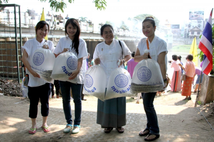 พนักงาน กปภ.ข.๙ ร่วมปล่อยพันธุ์ปลาลงแม่น้ำปิง ในโอกาสครบรอบ ๖๕ ปี วันคล้ายวันพระบรมราชาภิเษก