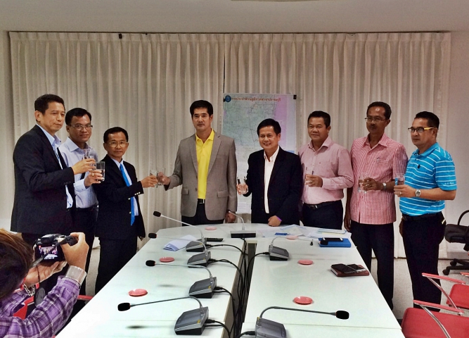 การประปาส่วนภูมิภาคสาขาปราณบุรี ออกพบปรึกษาหารือ นายกเทศมนตรีเมืองหัวหิน เพื่อปรึกษาหาแนวทางการแก้ไขจากสถานการณ์ภัยแล้ง ประจำปี 2559
