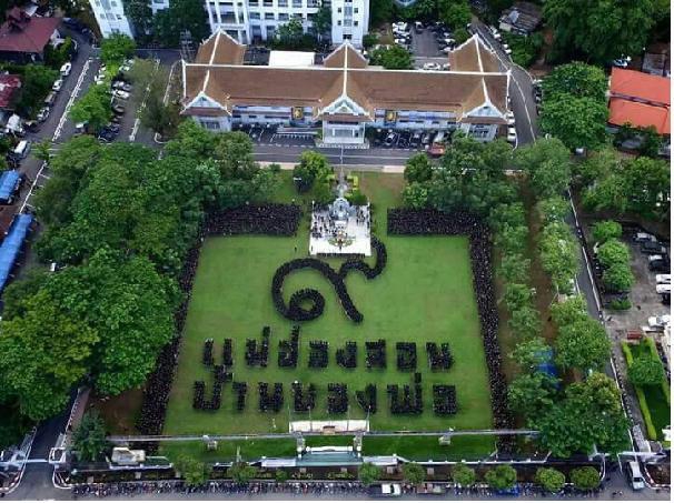 การประปาส่วนภูมิภาคสาขาแม่ฮ่องสอน  ร่วมกิจกรรม ถวายความอาลัยพระบาทสมเด็จพระปรมินทรมหาภูมิพลอดุลยเดช และร่วมสนับสนุนน้ำดื่ม ตรากปภ. ให้กับพสกนิกรชาวแม่ฮ่องสอนที่มาร่วมกิจกรรม จำนวน 1,500 ขวด