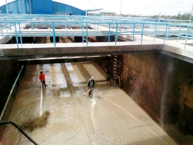 สถานีผลิตน้ำโพธาราม ดำเนินการล้างถังตกตะกอน การตามแผนงานนโยบายโครงการน้ำสะอาด WSP