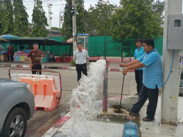 กปภ.สาขาสมุทรสงคราม ลงพื้นที่ตรวจสอบและบำรุงรักษาท่อดับเพลิง