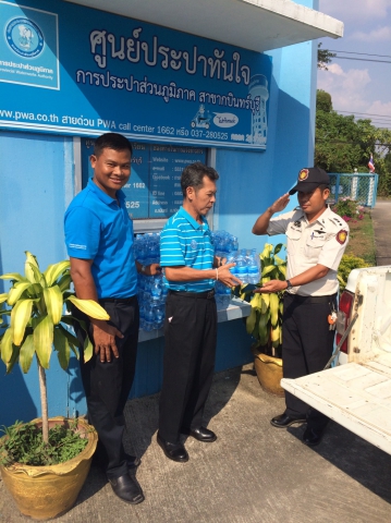 กปภ.สาขากบินทร์บุรี สนับสนุนน้ำดื่มบรรจุขวดตราสัญลักษณ์ กปภ.