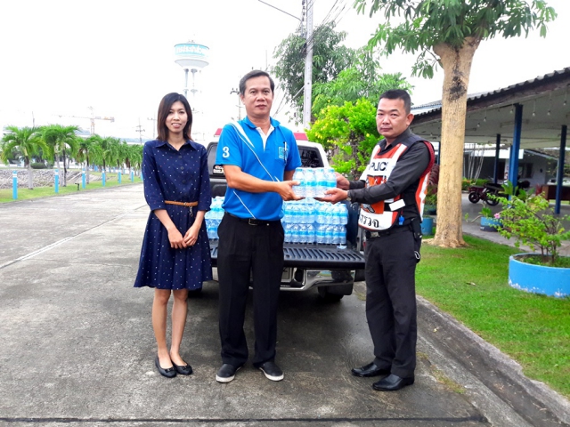 การประปาส่วนภูมิภาคสาขาเพชรบุรี สนับสนุนน้ำดื่มบรรจุขวดตราสัญลักษณ์ กปภ.