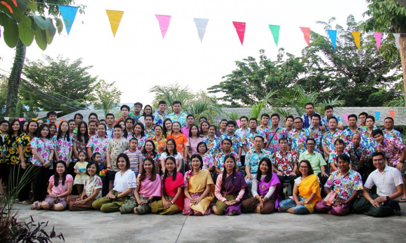 กปภ.เขต 10 จัดพิธีรดน้ำดำหัวขอพรผู้บริหาร สืบสานประเพณีสงกรานต์ 2561 และแข่งขันกีฬาฟุตซอล รอบชิงชนะเลิศ