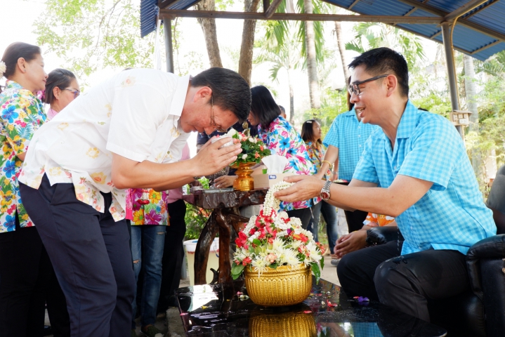 การประปาส่วนภูมิภาค(กปภ.) สาขาอรัญประเทศได้ร่วมประเพณีรดน้ำดำหัวขอพร นายสวนิต สุริยกุล ณ อยุธยา นายอำเภออรัญประเทศ เนื่องในวันสงกรานต์ ณ บ้านพักนายอำเภออรัญประเทศ
