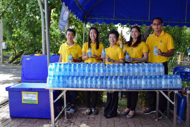 กปภ.สาขาระยอง ออกบริการน้ำดื่มและร่วมสืบสานประเพณีหล่อเทียนพรรษา