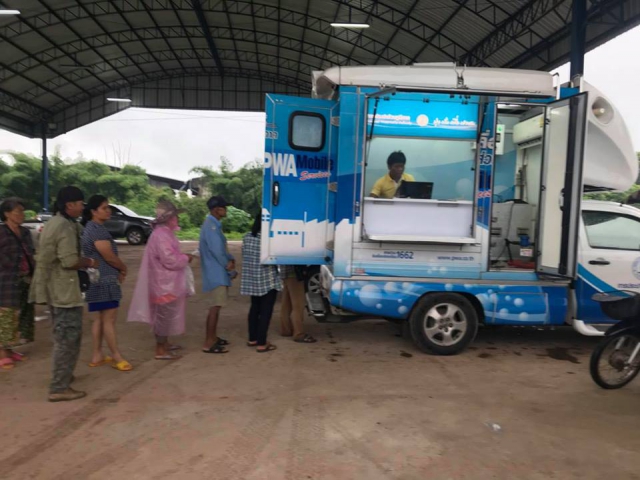 กปภ.สาขาชัยบาดาล นำรถหน่วยบริการเคลื่อนที่(รถนิทรรศการ) ลงพื้นที่ให้บริการรับชำระค่าน้ำประปาแก่ประชาชนในพื้นที่ห่างไกล