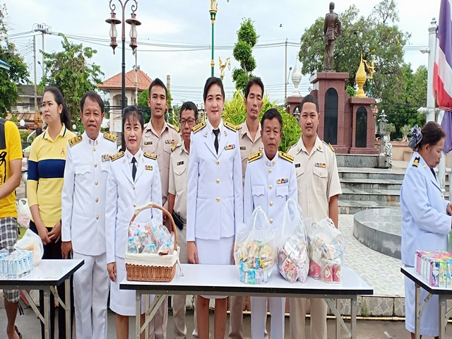 กปภ.สาขาบางมูลนาก เข้าร่วมพิธีทำบุญตักบาตร และถวายพระพรชัยมงคล เนื่องในวันเฉลิมพระชนมพรรษา 66 พรรษา 28 กรกฎาคม 2561