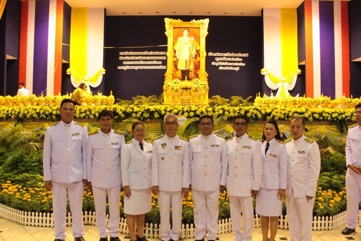 กปภ.สาขาจันทบุรี ร่วมพิธีทำบุญตักบาตรข้าวสารอาหารแห้ง เนื่องในวันคล้ายวันเฉลิมพระชนมพรรษาพระบาทสมเด็จพระปรมินทรมหาภูมิพลอดุลยเดช บรมนาถบพิตร วันชาติ และ วันพ่อแห่งชาติ ประจำปี 2561 สำนึกในพระมหากรุณาธิคุณอย่างหาที่สุดมิได้
