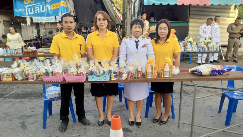 กปภ.สาขาขลุง ร่วมกิจกรรมเนื่องในโอกาสวันเฉลิมพระชนมพรรษาพระบาทสมเด็จพระปรมินทรมหาภูมิพลอดุยเดช บรมนาถบพิตร วันชาติ และวันพ่อแห่งชาติ ประจำปี 2561