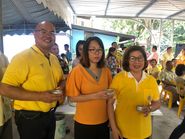 กปภ.สาขาท่ามะกา เข้าร่วมพิธี รดน้ำขอพรนายกิตตินันท์ อรรถบท นายอำเภอท่ามะกา จังหวัดกาญจนบุรี ในวันพฤหัสบดี ที่ 11 เมษายน 2562 เวลา ๑๕.๐๐ น.