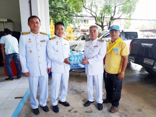 กปภ.สาขาคลองใหญ่ สนับสนุนน้ำดื่มบรรจุขวดตราสัญลักษณ์ กปภ.