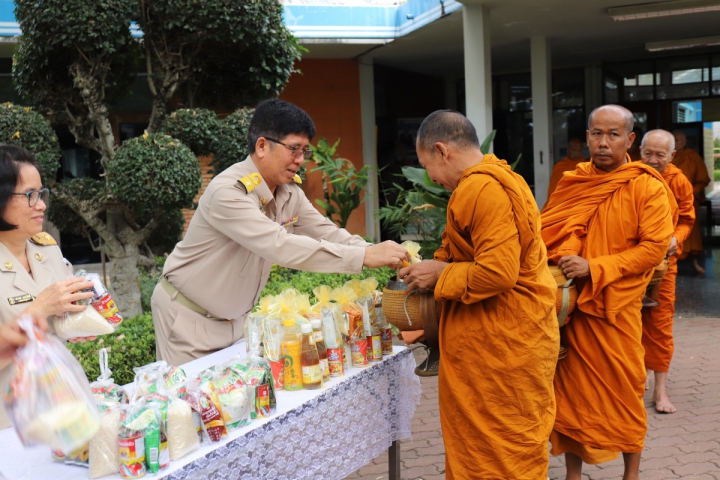 กปภ.เขต 10 จัดกิจกรรมตักบาตรข้าวสารอาหารแห้งถวายเป็นพระราชกุศลแด่รัชกาลที่ 9 เนื่องในวันที่ 5 ธันวาคม 2562