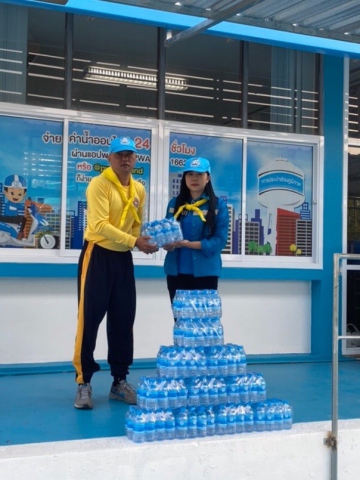 กปภ.ขลุง มอบน้ำดื่มบรรจุขวดตราสัญลักษณ์ กปภ.