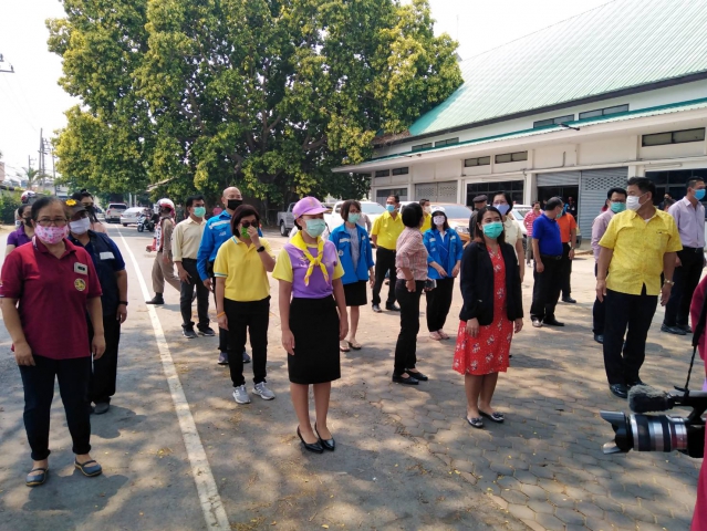 กปภ.สาขาท่ามะกา เข้าร่วมกิจกรรม ขบวนคาราวานมอบถุงยังชีพเพื่อเยียวยาและบรรเทาความเดือนร้อนของประชาชนที่ได้รับผลกระทบจากเชื้อโรคติดเชื้อไวรัสโคโรนา 2019 (COVID-19)ในวันพฤหัสบดี ที่ 2 เมษายน 2563