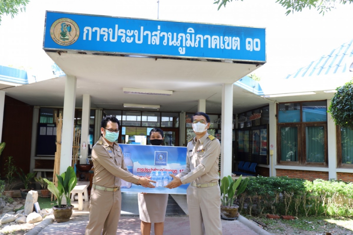 กปภ.ข.10 สนับสนุนน้ำดื่มบรรจุขวดตราสัญลักษณ์ กปภ.แก่ศูนย์บริหารราชการในสถานการณ์ฉุกเฉิน จ.นครสวรรค์
