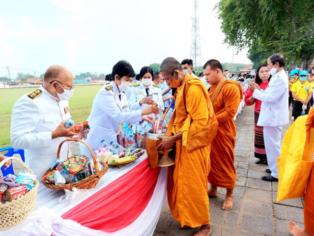 กปภ.สาขากาญจนดิษฐ์ เข้าร่วมพิธีทำบุญตักบาตร เนื่องในวันคล้ายวันพระราชสมภพครบ 120 ปี สมเด็จพระศรีนครินทราบรมราชชนนี