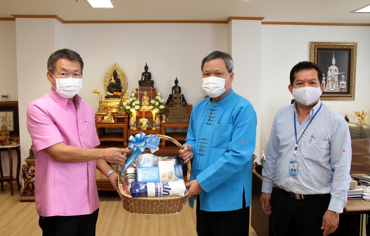 ผอ.กปภ.ข.3 เข้าแนะนำตัวกับผู้ว่าราชการจังหวัดราชบุรี พร้อมมอบน้ำดื่มบรรจุขวดตราสัญลักษณ์ กปภ.