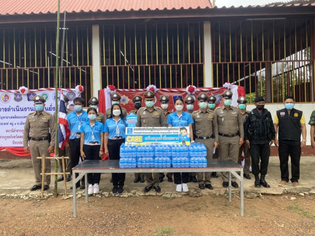 การประปาส่วนภูมิภาค(กปภ.) สาขาอรัญประเทศ นำโดย นายสกล ถุงทรัพย์ ผู้จัดการการประปาส่วนภูมิภาค สาขาอรัญประเทศ มอบน้ำดื่มบรรจุขวดตราสัญลักษณ์ กปภ. ให้กับบ้านสมประสงค์ หมู่ที่ 7 ต.เมืองไผ่ อ.อรัญประเทศ จ.สระแก้ว