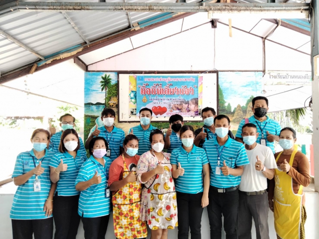 การประปาส่วนภูมิภาคสาขาเลาขวัญ ร่วมสนับสนุนอาหารกลางวันและเครื่องดนตรี ให้กับ โรงเรียนบ้านหนองผือ อ.เลาขวัญ จ.กาญจนบุรี
