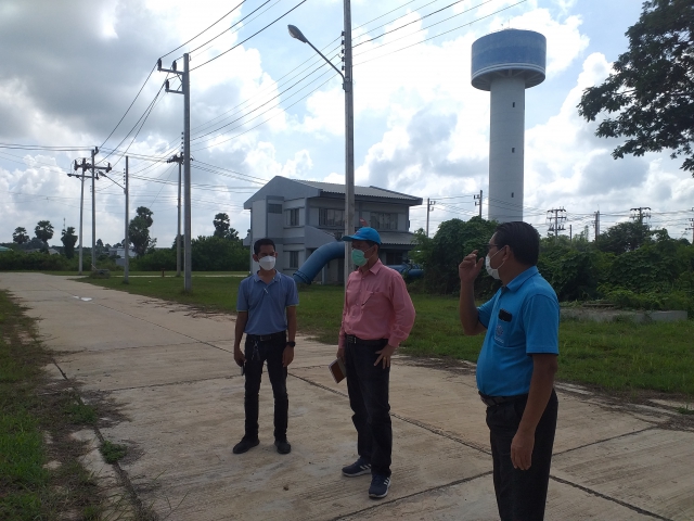 ในวันพุธที่ 20 ตุลาคม 2564 การประปาส่วนภูมิภาคสาขากาญจนดิษฐ์ นำโดย นายสุรพงศ์ สมหวัง ผู้จัดการการประปาส่วนภูมิภาคสาขากาญจนดิษฐ์ พร้อมด้วยนายอัครเดช เพ็ชรโชติ หัวหน้างานผลิต นายวะโรทัย ขุ่ยศร หัวหน้างานบริการและควบคุมน้ำสูญเสีย และนายสุพจน์ ศรีรักษ์ นายช่างเครื่องกล 7 ได้ลงพื้นที่เยี่ยมชมสถานีเพิ่มแรงดันพลายวาส แม่ข่ายกาญจนดิษฐ์ เพื่อพูดคุยรับทราบปัญหาและดำเนินการวางแผนปรับปรุงแก้ไข เพื่อการบริหารจัดการแหล่งน้ำดิบอย่างเพียงพอในการผลิตน้ำประปาให้กับลูกค้าต่อไป