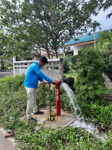 การประปาส่วนภูมิภาคสาขาทุ่งสง ดำเนินการตามแผนงานบริการและควบคุมน้ำสูญเสีย โบล์วน้ำเพื่อระบายตะกอนในเส้นท่อ และตรวจสอบแรงดันน้ำ