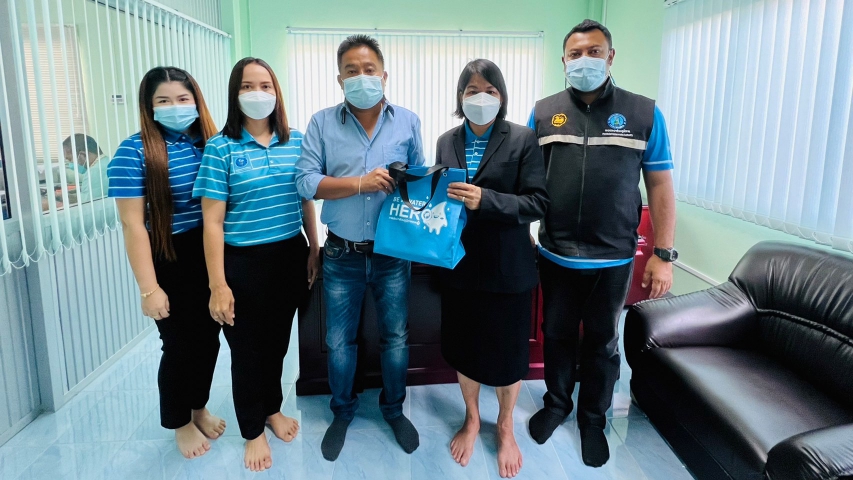 การประปาส่วนภูมิภาคสาขาไชยา ลงพื้นที่ พบปะพูดคุยกับผู้ใช้น้ำรายใหญ่ พร้อมมอบของขวัญปีใหม่ ให้แก่ องค์การบริหารส่วนตำบลท่าชนะ โรงพยาบาลท่าชนะ และโรงเรียนท่าชนะ เพื่อสร้างความสัมพันธ์อันดีและสร้างความประทับใจแก่ผู้ใช้น้ำของการประปาส่วนภูมิภาคสาขาไชยา