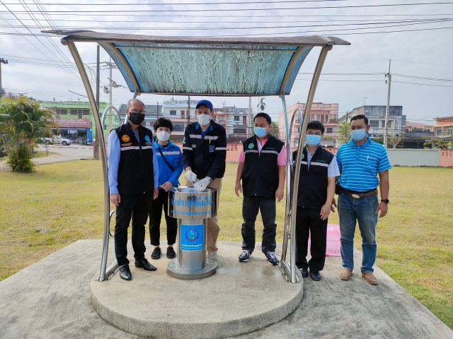 การประปาส่วนภูมิภาคสาขาท่าแซะ ลงพื้นที่ตรวจประเมินคุณภาพน้ำประปา ตั้งแต่ระบบผลิตจนถึงระบบจ่าย โดยส่งตัวอย่างน้ำประปาไปตรวจสอบ ณ ศูนย์ห้องปฏิบัติการกรมอนามัย กระทรวงสาธารณสุข
