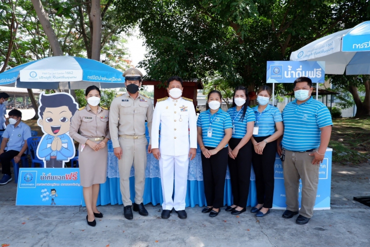กปภ.ข.7 และ กปภ.สาขาหนองบัวลำภู สนับสนุนน้ำดื่มตราสัญลักษณ์ กปภ. แก่ประชาชนที่ร่วมเฝ้าฯ รับเสด็จ พระบาทสมเด็จพระเจ้าอยู่หัว และสมเด็จพระนางเจ้า ฯ พระบรมราชินี