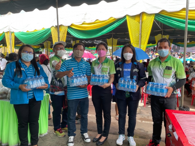 การประปาส่วนภูมิภาคสาขาสุวรรณภูมิ มอบน้ำดื่มตราสัญลักษณ์ กปภ.เพื่อสนับสนุนงานประจำปี ประเพณีบุญบั้งไฟอำเภอสุวรรณภูมิ ประจำปี 2565 วันที่ 4 มิถุนายน 2565