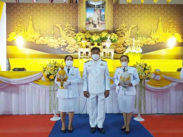 วันพฤหัสบดีที่ 28 กรกฎาคม 2565 กปภ.สาขากาญจนดิษฐ์ โดยนายสุรพงศ์ สมหวัง ผู้จัดการ กปภ.สาขากาญจนดิษฐ์ มอบหมายพนักงานในสังกัด ร่วมพิธีถวายเครื่องราชสักการะ วางพานพุ่มและถวายพระพรชัยมงคล เนื่องในโอกาสมหามงคลเฉลิมพระชนมพรรษา 70 พรรษา พระบาทสมเด็จพระปรเมนทรรามาธิบดีศรีสินทรมหาวชิราลงกรณ พระวชิรเกล้าเจ้าอยู่หัว 28 กรกฎาคม 2565 ณ ศาลาประชาคมที่ว่าการอำเภอกาญจนดิษฐ์   อำเภอกาญจนดิษฐ์  จังหวัดสุราษฎร์ธานี