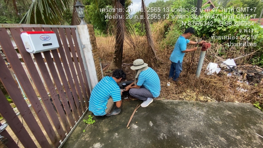 การประปาส่วนภูมิภาคสาขาตะกั่วป่า ดำเนินการตามแผนงานบริการและควบคุมน้ำสูญเสีย ตรวจวัดแรงดันน้ำ พร้อมโบล์วน้ำเพื่อระบายตะกอนในเส้นท่อ