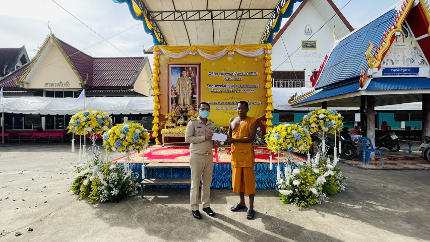 การประปาส่วนภูมิภาคสาขาชุมพร ร่วมสนับสนุนน้ำดื่มบรรจุขวดตราสัญลักษณ์ กปภ. เนื่องในพิธีถวายผ้าพระกฐินพระราชทาน ประจำปี 2565 ณ วัดชุมพรรังสรรค์ (พระอารามหลวง)