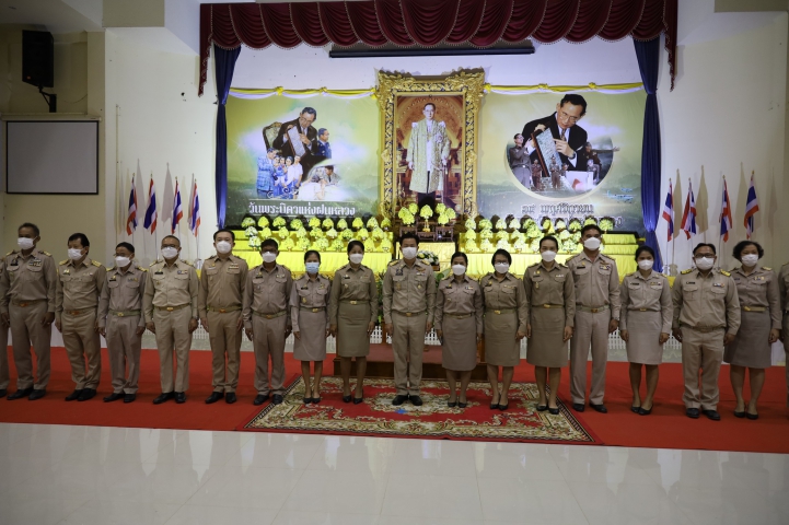 กปภ.สาขามหาสารคาม เข้าร่วมพิธีวางพานพุ่มดอกไม้สดถวายราชสักการะ พระบาทสมเด็จพระบรมชนกาธิเบศร มหาภูมิพลอดุลยเดชมหาราช บรมนาถบพิตร เนื่องใน "วันพระบิดาแห่งฝนหลวง" ประจำปี 2565
