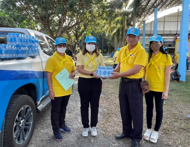 กปภ.สาขาขลุง มอบน้ำดื่มบรรจุขวดตราสัญลักษณ์ กปภ. ในกิจกรรม วันดินโลก(World Soil Day) ปี 2565