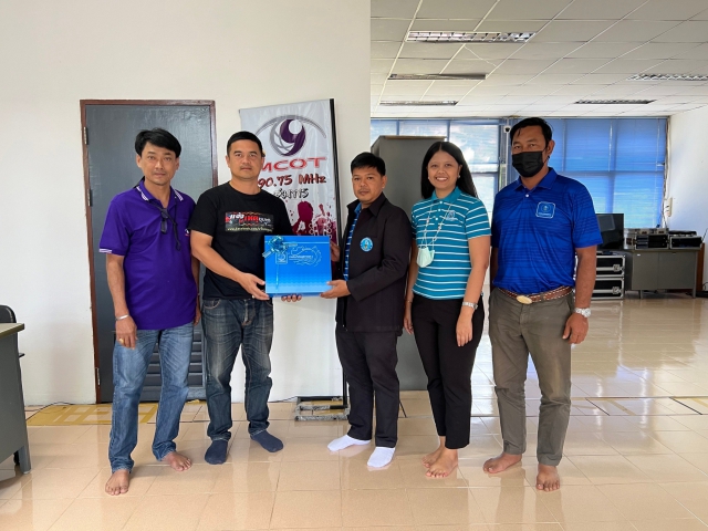 การประปาส่วนภูมิภาคสาขาท่าแซะ ลงพื้นที่พบสื่อมวลชนในท้องถิ่น ณ สถานีวิทยุ อสมท จังหวัดชุมพร ออกอากาศทาง FM ๙๐.๗๕ MHZ