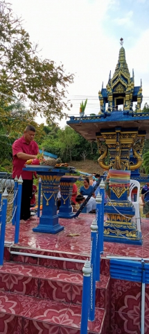 ร่วมกันทำพิธีสักการบูชาศาลพระภูมิเจ้าที่สิ่งศักดิ์สิทธิ์ พระแม่ธรณี และทำบุญตักบาตร ถวายภัตตาหารเพล พระสงฆ์จำนวน 9 รูป ณ สำนักงาน กปภ.สาขาบางสะพาน เพื่อร่วมถวายพระพรชัยมงคลแด่สมเด็จพระเจ้าลูกเธอ เจ้าฟ้าพัชรกิติยาภา นเรนทิราเทพยวดี กรมหลวงราชสาริณีสิริพัชร มหาวัชรราชธิด