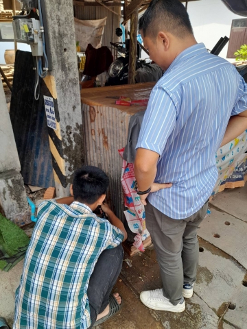 วันพุธที่ 22 กุมภาพันธ์ 2566 การประปาส่วนภูมิภาคสาขากาญจนดิษฐ์ โดย นายสุรพงศ์ สมหวัง ผู้จัดการการประปาส่วนภูมิภาคสาขากาญจนดิษฐ์ มอบหมายนายฤทธิเดช อินทวงศ์ หัวหน้างาน 8 งานบริการและควบคุมน้ำสูญเสีย  และพนักงานในสังกัด ลงพื้นที่แก้ไขปัญหาน้ำไหลอ่อนและไม่ไหล บริเวณบ้านเลขที่ 90/4 หมู่ที่ 5 ตำบลท่าทองใหม่  อำเภอกาญจนดิษฐ์    เป็นการให้บริการน้ำประปาอย่างเต็มประสิทธิภาพตามมาตรฐานของ กปภ.