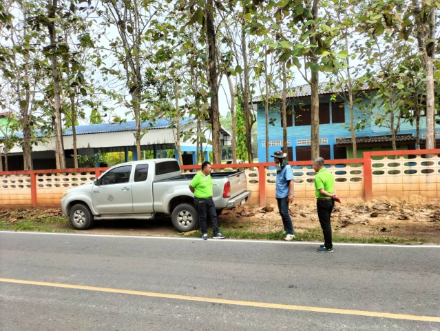 วันพุธที่ 1 มีนาคม 2566 การประปาส่วนภูมิภาคสาขากาญจนดิษฐ์ โดย นายสุรพงศ์ สมหวัง ผู้จัดการการประปาส่วนภูมิภาคสาขากาญจนดิษฐ์ มอบหมายพนักงาน งานบริการและควบคุมน้ำสูญเสีย ลงพื้นที่หมู่ที่ 1 ตำบลดอนสักซอยโรงเรียนบ้านน้ำฉา เพื่อประสานงานกับเจ้าหน้าที่ขององค์การบริหารส่วนตำบลดอนสักเพื่อชี้แนวท่อในการติดตั้งระบบแสงสว่างถนนหน้าโรงเรียนบ้านน้ำฉา และเป็นการให้บริการน้ำประปาอย่างเต็มประสิทธิภาพตามมาตรฐานของ กปภ.