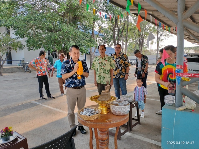 การประปาส่วนภูมิภาคสาขานครสวรรค์ จัดกิจกรรมประเพณีสงกรานต์ สรงน้ำพระพุทธรูปและรดน้ำขอพรผู้บริหาร