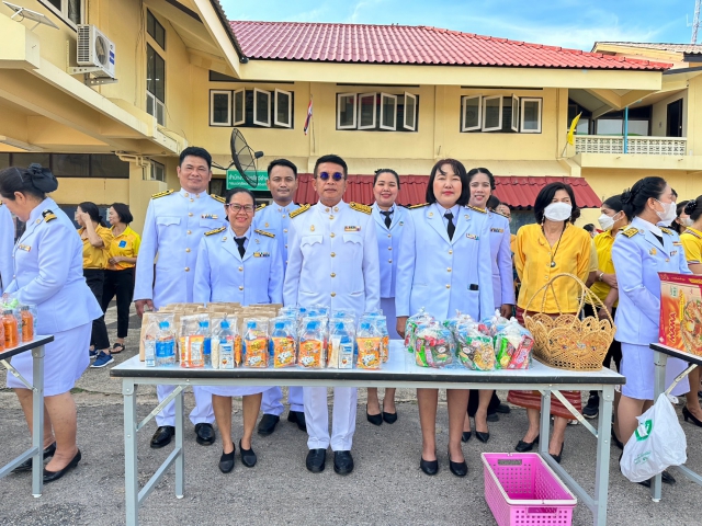 การประปาส่วนภูมิภาคสาขากบินทร์บุรี เข้าร่วมพิธีทำบุญตักบาตร เนื่องในโอกาสมหามงคลเฉลิมพระชนมพรรษา 71 พรรษา 28 กรกฎาคม 2566 ร่วมกับที่ว่าการอำเภอกบินทร์บุรี