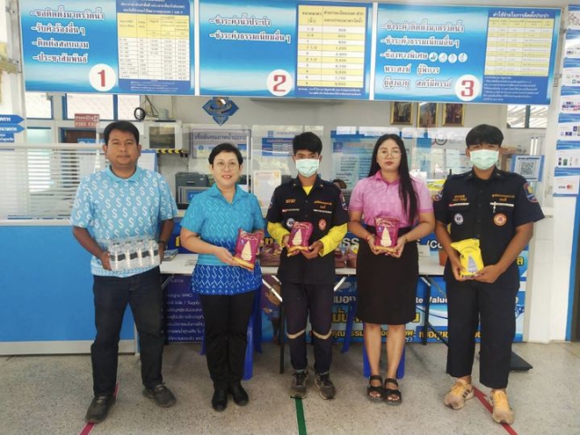 การประปาส่วนภูมิภาคสาขาอ่าวลึก ร่วมสนับสนุนข้าวสาร อาหารแห้ง และน้ำดื่ม ให้กับมูลนิธิการกุศลอ่าวลึก