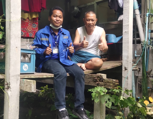 มิสเตอร์ประปากำแพงเพชร ลงพื้นที่ตรวจสอบค่าน้ำสูงพร้อมให้คำแนะนำ