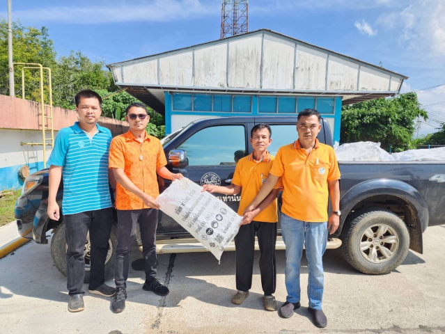กปภ.สาขาบ้านตาขุน มอบกระสอบเปล่า(บรรจุสารส้ม) ให้องค์การบริหารส่วนตำบลบ้านยาง เพื่อใช้บรรจุทรายในการซ่อมแซมฝายที่ชำรุดไว้ใช้ในการกักเก็บน้ำ