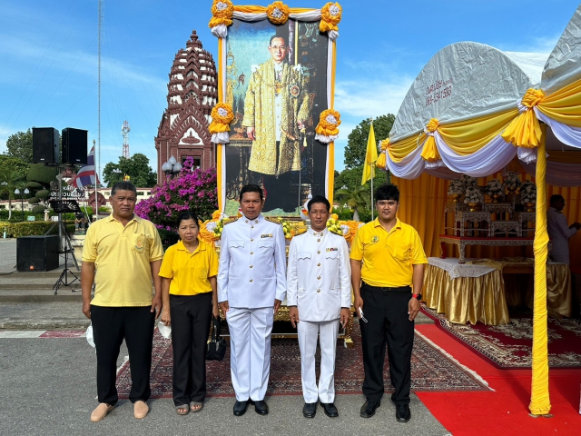 กปภ.สาขาประจวบคีรีขันธ์ ร่วมพิธีทำบุญตักบาตรถวายพระราชกุศล และพิธีวางพวงมาลา เนื่องในวันนวมินทรมหาราช 13 ตุลาคม 2566