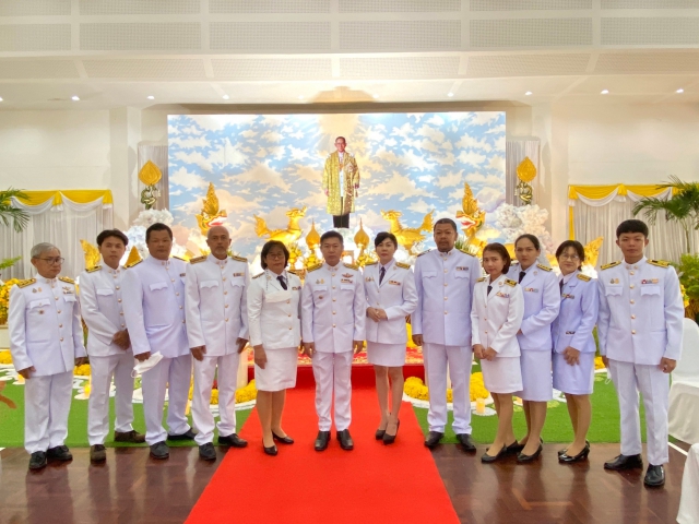กปภ.สาขาขลุง เข้าร่วมพิธีทำบุญถวายพระราชกุศล และร่วมพิธีวางพวงมาลาเพื่อน้อมรำลึกในพระมหากรุณาธิคุณ เนื่องในวันนวมินทรมหาราช 13 ตุลาคม 2566
